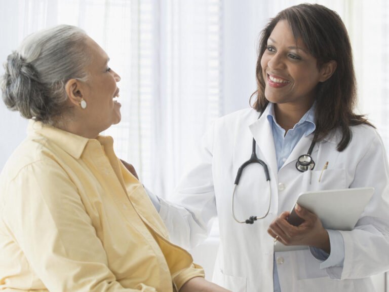 Seguro médico gratuito y de bajo costo está disponible para consumidores de bajos ingresos