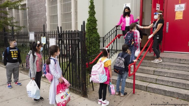 Intensifican pruebas de COVID-19 en escuelas públicas de Nueva York