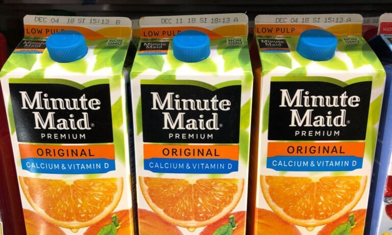 Anuncian retiro de jugos y refrescos debido a presencia de metal