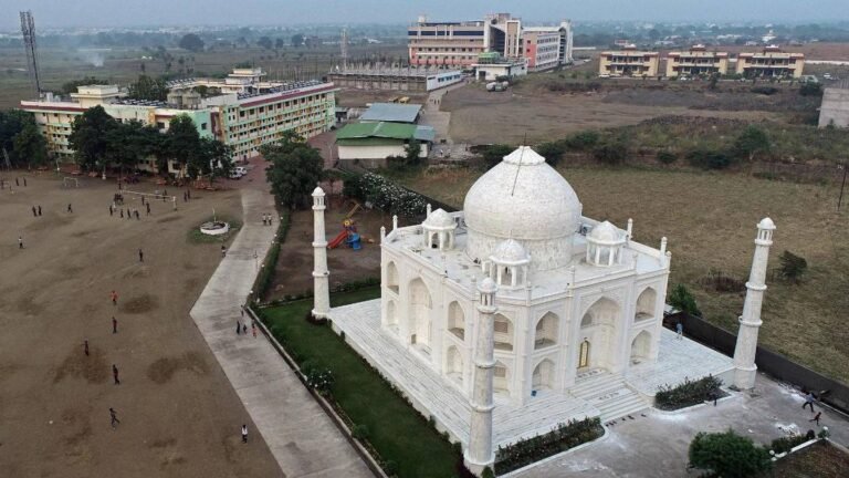 Construye una réplica del Taj Mahal como regalo para su esposa