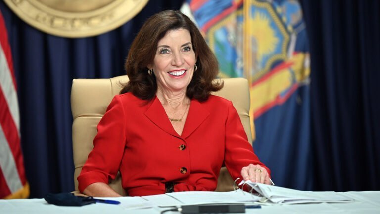 Hochul ocupa primer lugar entre candidatos de primaria demócrata para Gobernador, revela encuesta