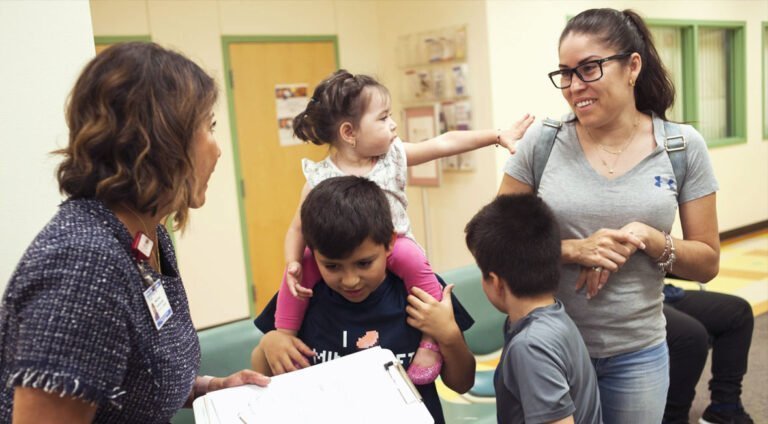 Programa brinda asistencia financiera a padres y cuidadores elegibles para pagar seguro de salud