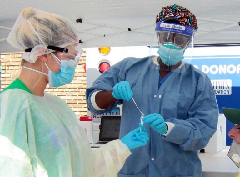 Tasa de infección por COVID-19 se dispara por encima de 8%