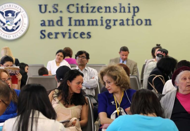 Más de 8 millones de trámites de inmigración pendientes