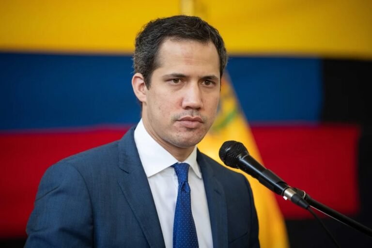 Guaidó se aferra a la “presidencia interina” a pesar de las críticas