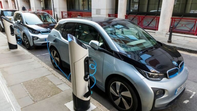 Agregan $12 millones a programa que ayuda a conductores a ahorrar al comprar vehículos eléctricos