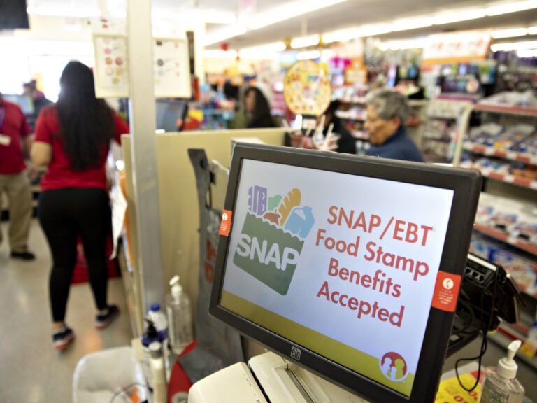Anuncian $230 millones en asistencia alimentaria adicional a través de cupones de alimentos