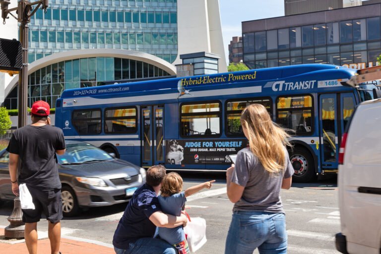 Lanzan programa para ofrecer tarifas grupales a organizaciones para el transporte público