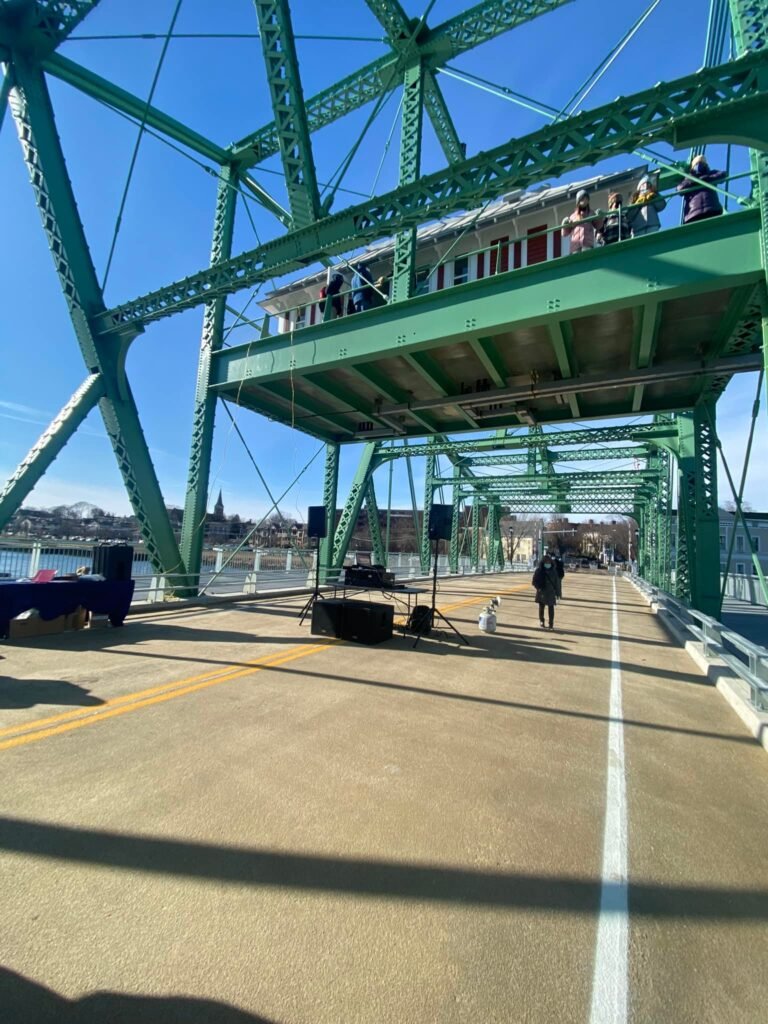 Reinauguran puente que conecta Fair Haven con Quinnipiac Avenue