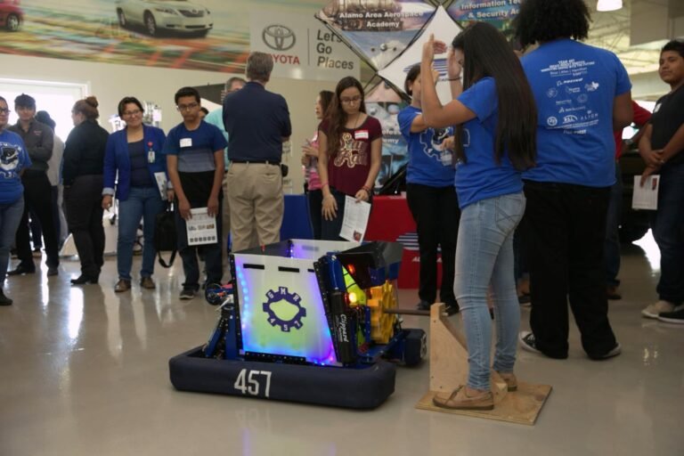 Universidad creará dos centros de capacitación en manufactura