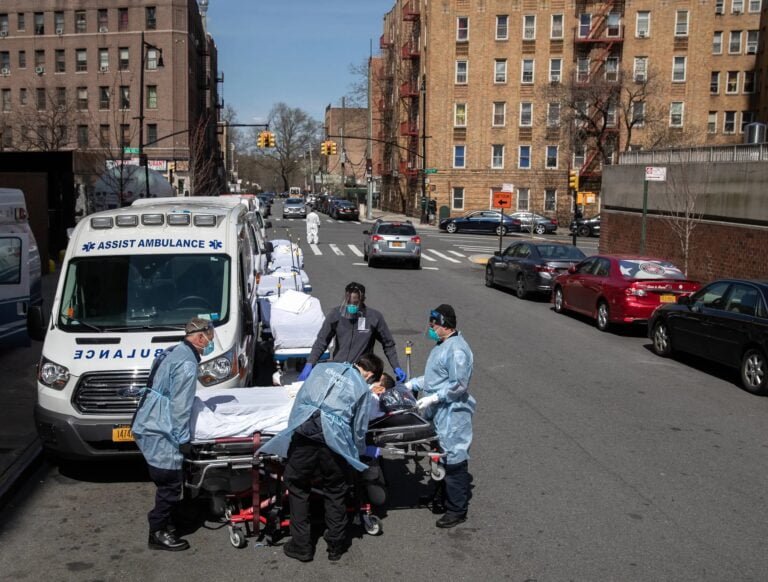 Administracion de Cuomo no contó 4 mil muertes por COVID-19 en hogares de ancianos