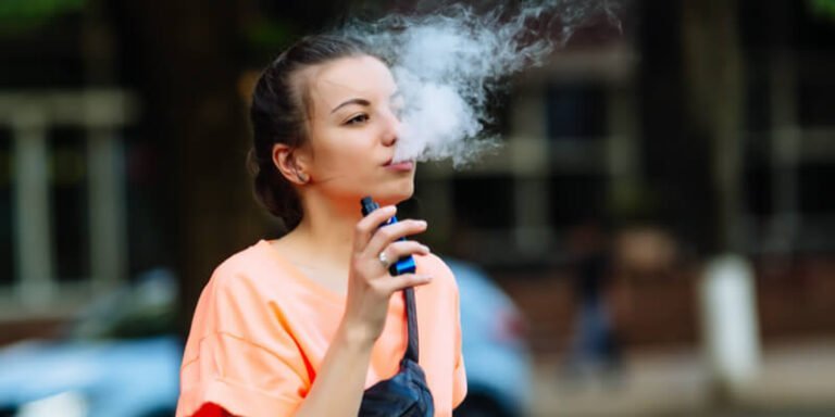 Avanza prohibición de productos de vapeo con sabor