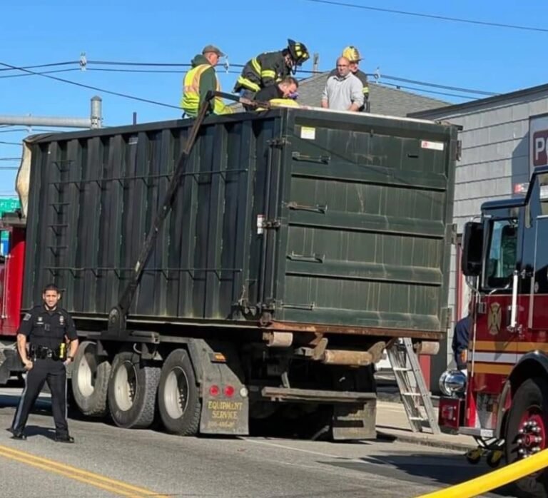 Chofer de camión de basura rescata personas de incendio
