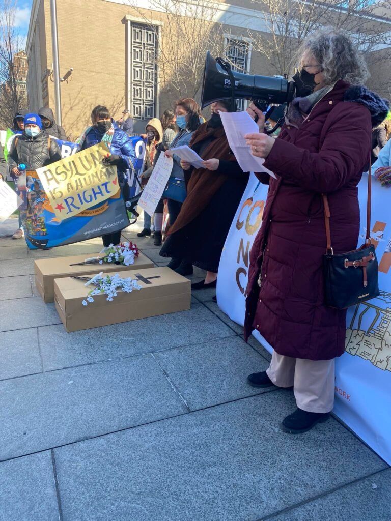 Inmigrantes de CT se unen para pedir que eliminen los fondos del ICE