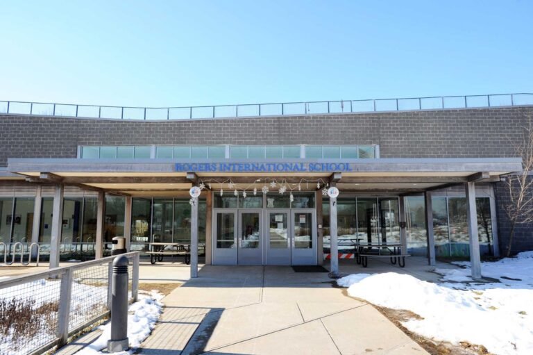 Ocho escuelas de Stamford carecen de apoyo de salud mental, según informe estatal