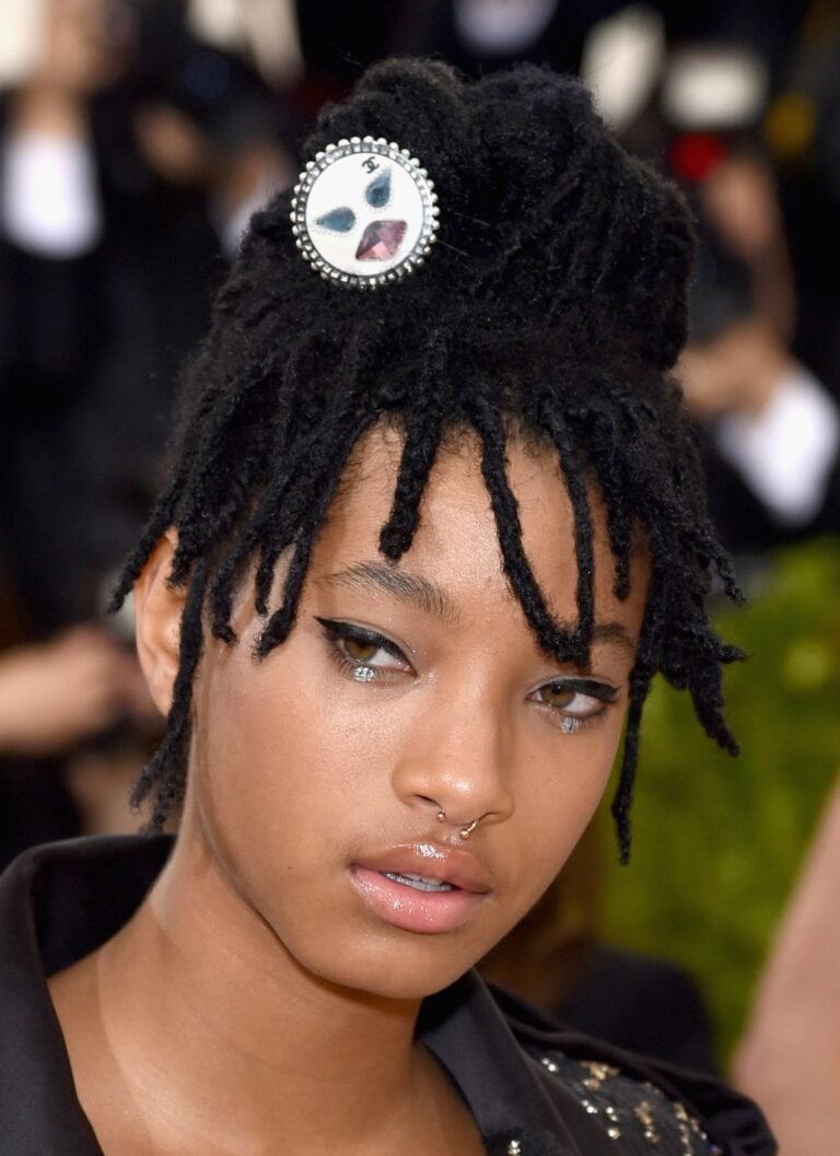 Willow Smith rompe el silencio sobre la agresión de su padre en el Oscar