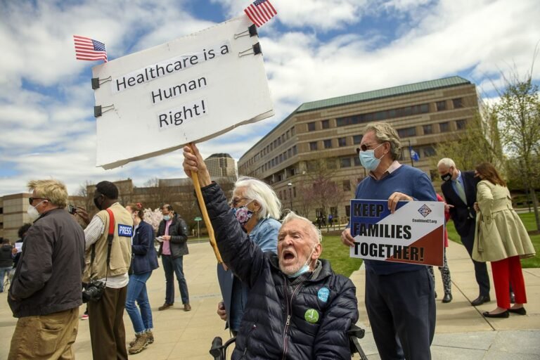 Defensores no renuncian a proyecto para ampliar Medicaid a niños indocumentados