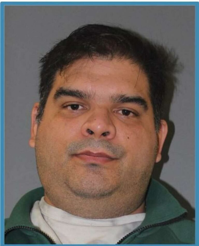 Instructor de música acusado de agredir sexualmente a estudiante