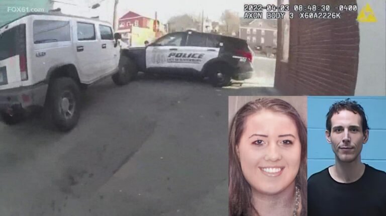 Mujer embiste varias patrullas policiales