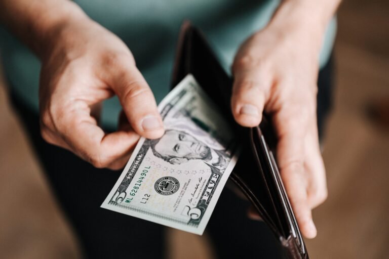 Mujeres, afroamericanos e hispanos se quedan atrás en nivel de ingreso económico