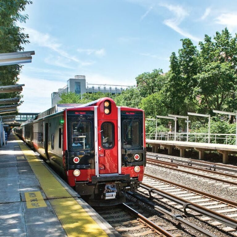 Anuncian trenes eléctricos M8 para servicio ferroviario