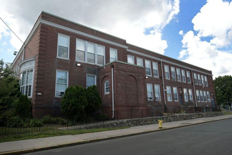 Ciudad finaliza adquisición de propiedad para escuela en South Norwalk