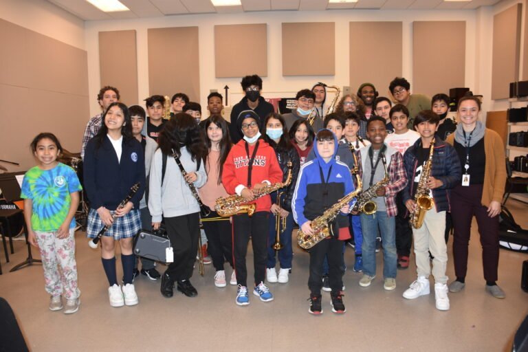 Estudiantes de Project Music siguen pasos musicales de sus maestros