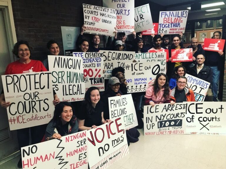 Inmigrantes de NY impulsan campaña para mayores protecciones contra la deportación