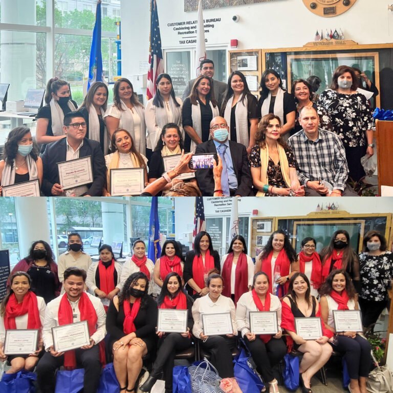 Padres hispanos se gradúan de programa de liderazgo