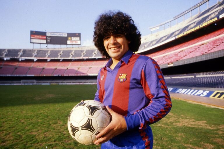 Barcelona: 40 años del fichaje de Maradona, una época de opulencia que contrasta con su ruina actual