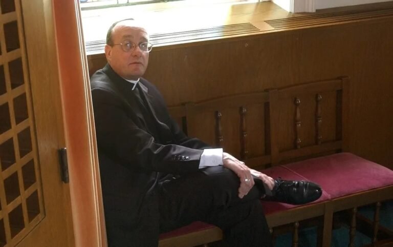 Ex sacerdote acusado de abuso sexual en Rhode Island vive actualmente en CT