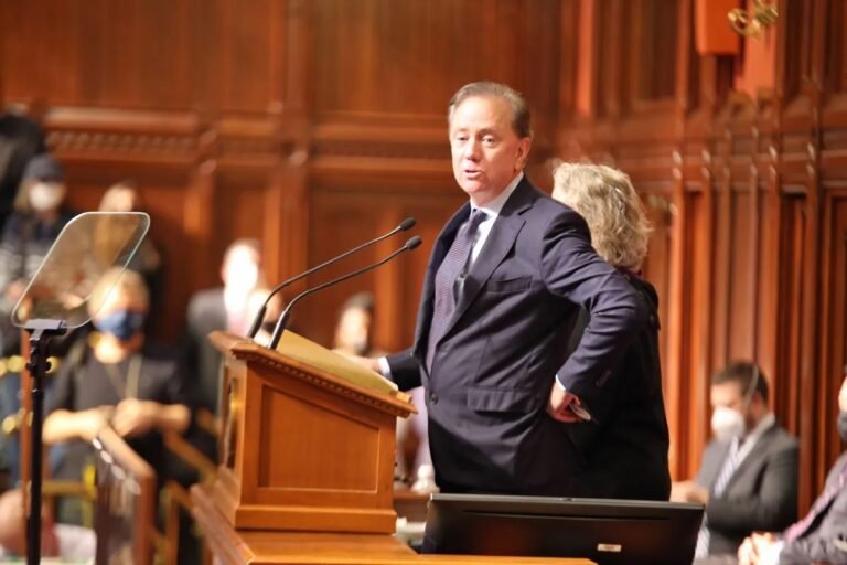 Gobernador veta dos proyectos de ley