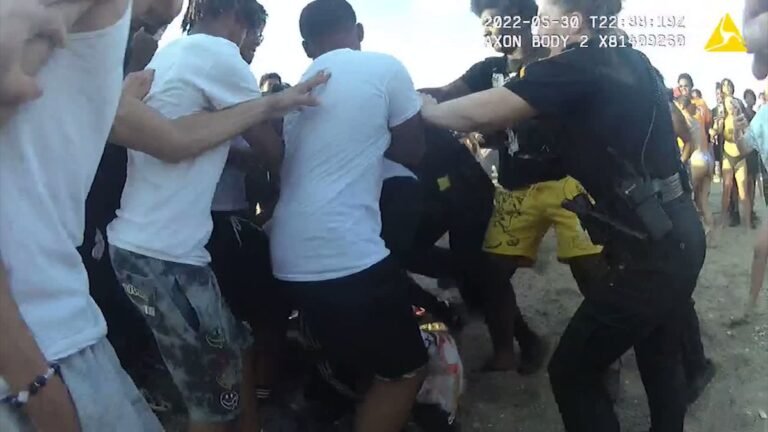 Gran pelea en playa lleva a que oficiales sean agredidos