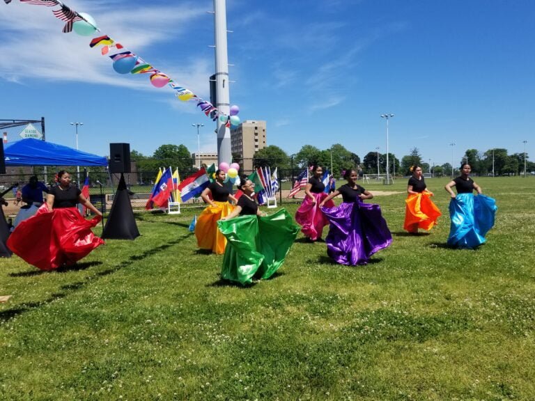 Hispanos se unen para celebrar Día Internacional del Niño