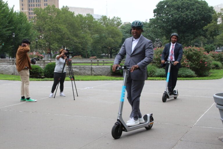 Stamford considera permitir nuevamente los scooters motorizados