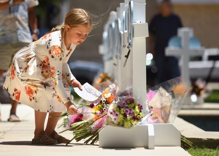 Tras tragedia de Uvalde, cirujanos de trauma detallan los horrores de las masacres, y reclaman cambios
