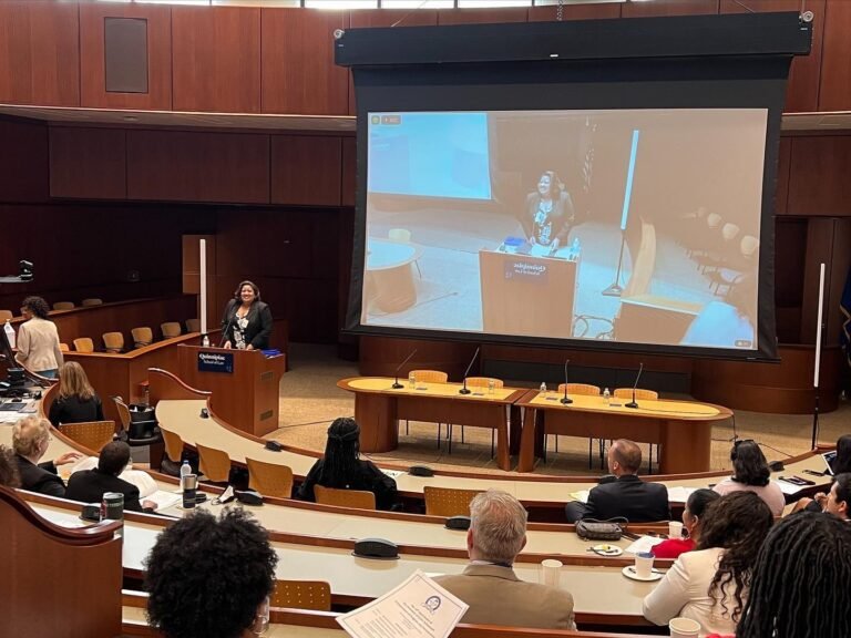 Contralora insta a abogados a defender acceso a abortos seguros y legales