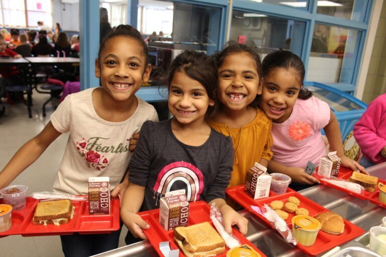 Dónde los niños pueden obtener almuerzos gratis este verano