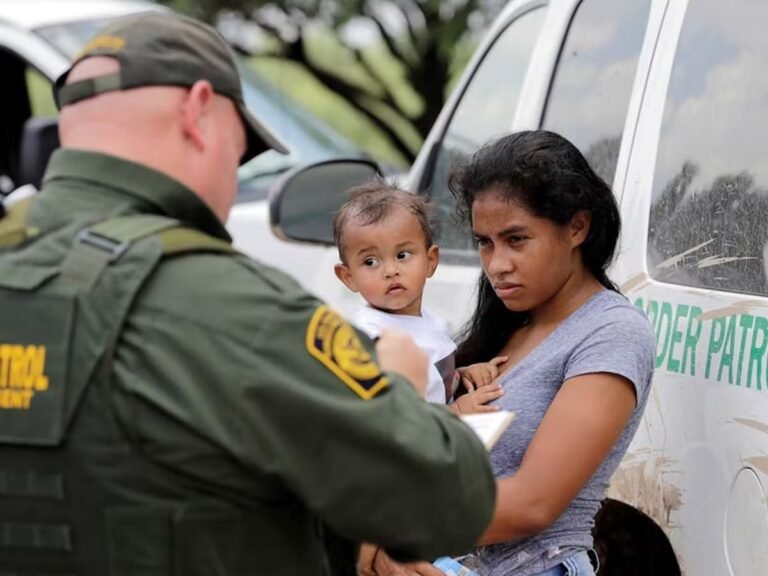 Nueva “Tarjeta de expediente seguro” que permitirá identificar a inmigrantes indocumentados