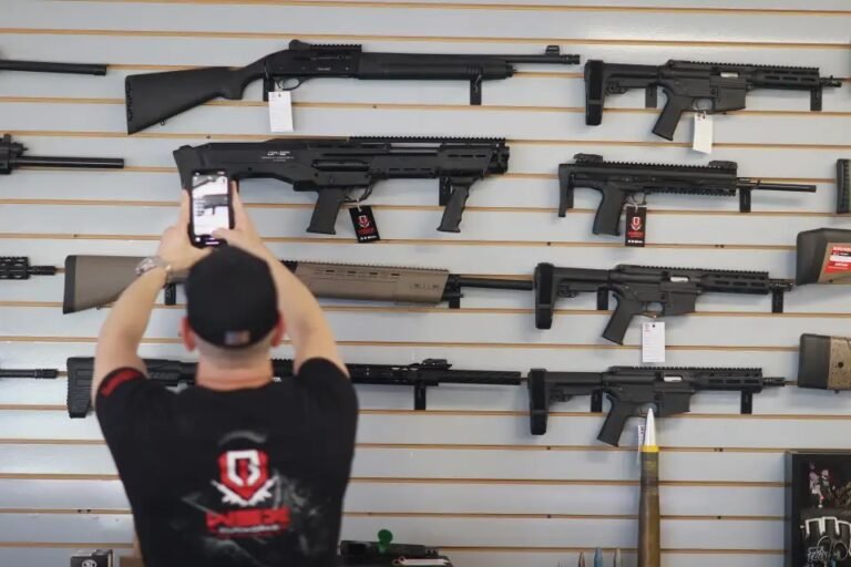 NY pedirá cuentas de redes sociales a solicitantes de armas de fuego