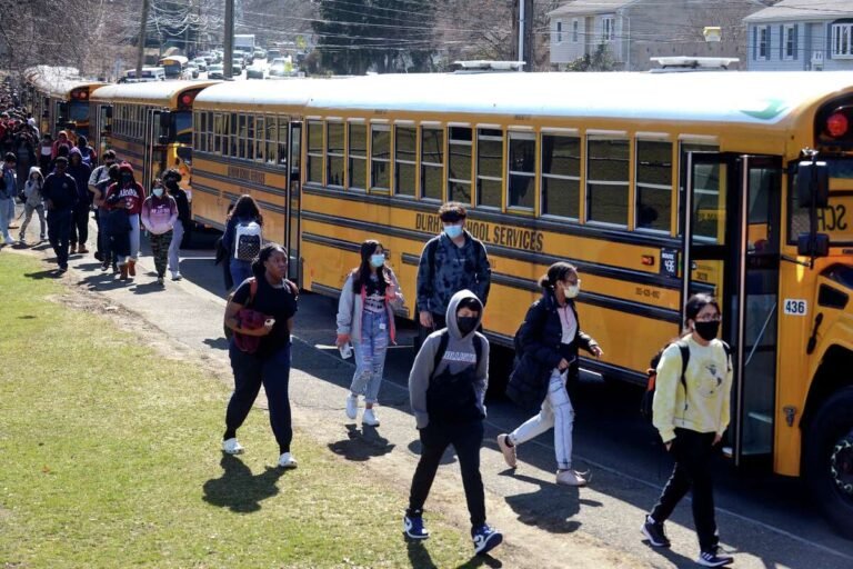 Nuevo calendario escolar de Norwalk mantiene vacaciones de primavera en abril