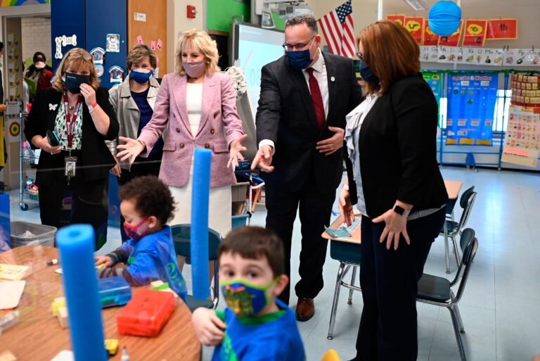 Primera Dama y el Secretario de Educación de EEUU visitan CT