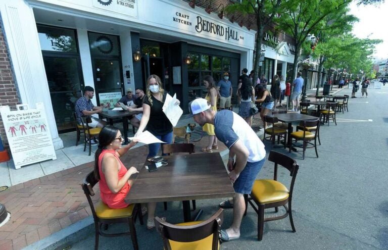 Stamford quiere legislar comidas al aire libre