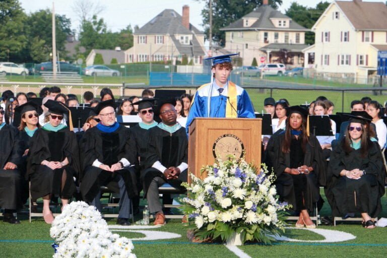 Todos los graduados de Port Chester serán aceptados en universidad según un nuevo plan