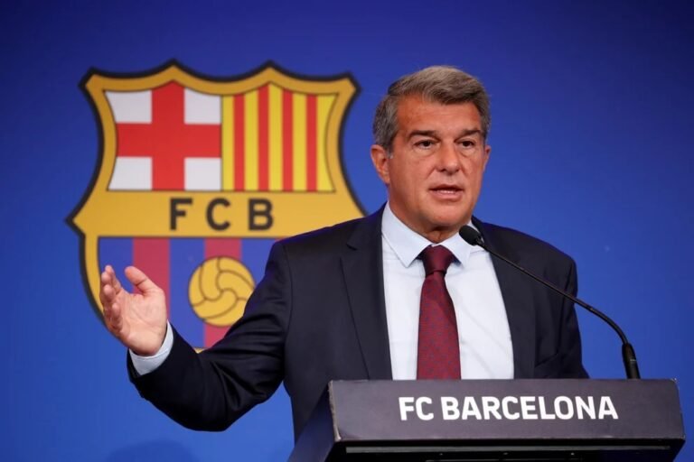 ¿Cómo el Barcelona, un club con crisis financiera, planea fichar estrellas?