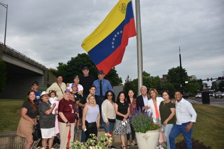 Venezolanos celebran 212 aniversario de independencia