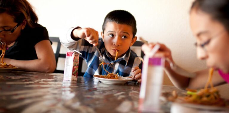 NY inicia programa de comida gratuita para menores durante el verano