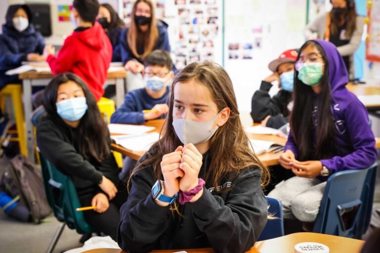 Aflojan protocolos COVID-19 para las escuelas ¿Qué significa eso para los estudiantes?
