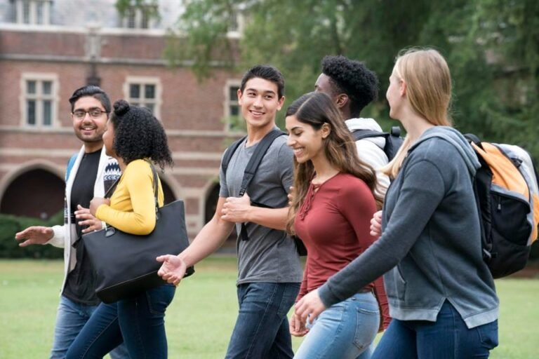 Aprueban presupuesto sin aumento en la matrícula para los estudiantes