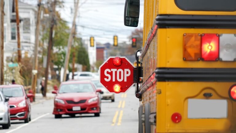 Fuertes multas por conducir a exceso de velocidad en zonas escolares